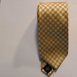 Yellow Bloomingdales tie.